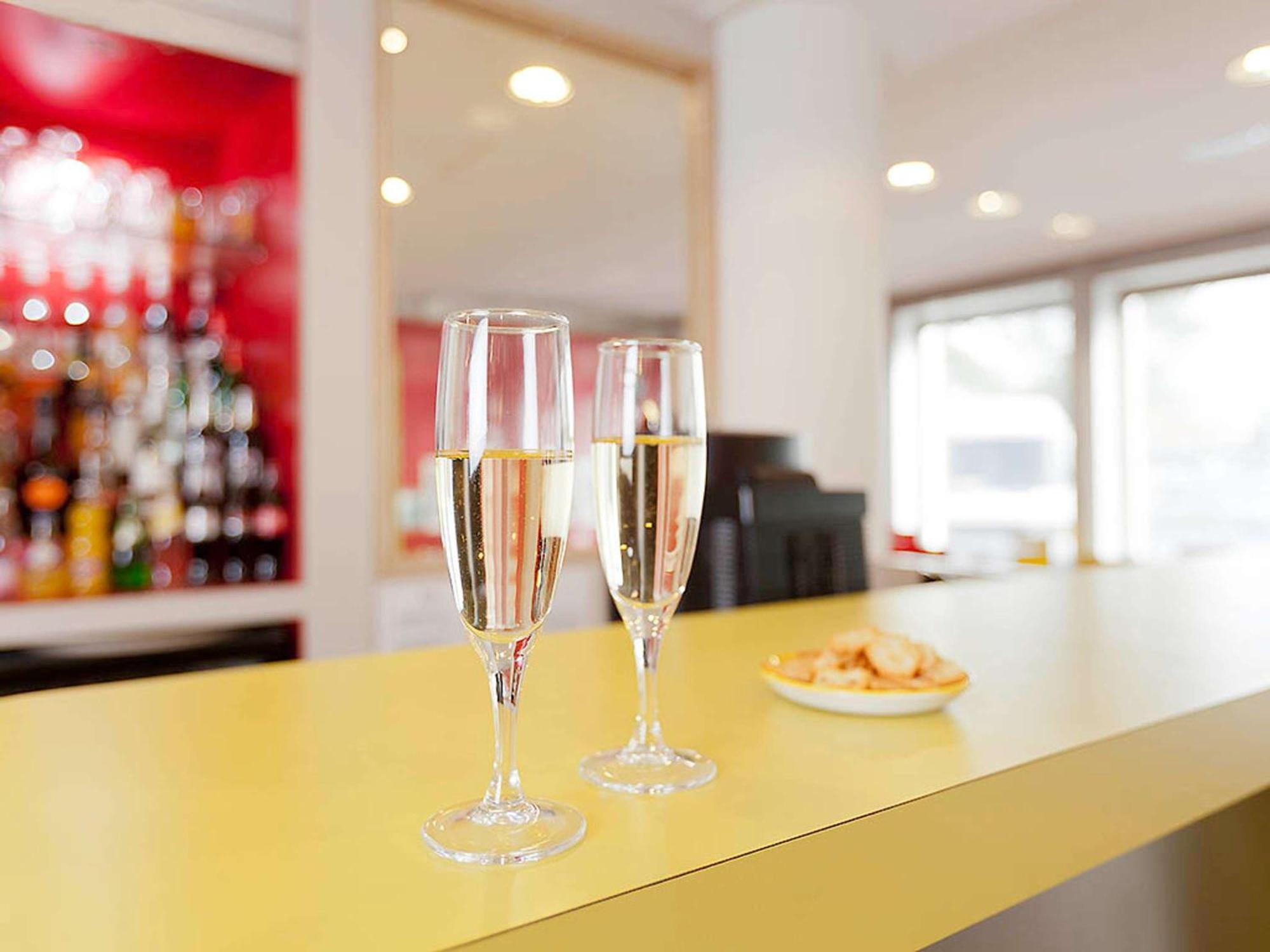 Ibis Styles Honfleur Centre Historique Exterior foto